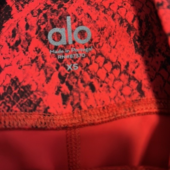 Alo yoga bike shorts - Picture 2 of 4